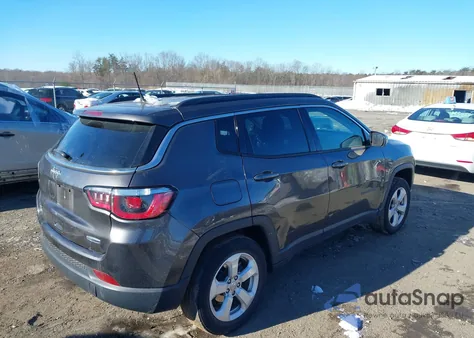 2018 Jeep Compass Latitude 4X4 z USA, uszkodzony, nr VIN 3C4NJDBB6JT484222
